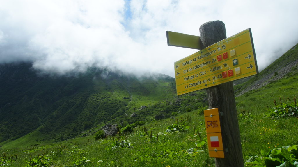 Rando Belgique topoguide France FFrp GRsentiers cartes topographiques Guide Trekking Livres Balisage Balise Randonnée Tout pout le Voyage & la Rando. Le spécialiste des cartes de voyages, cartes et accessoires rando. Cartes, randonnée, cartes murales et guides de voyage en stock. Suivi De Commande. Société Spécialisée. Idées Cadeaux.
